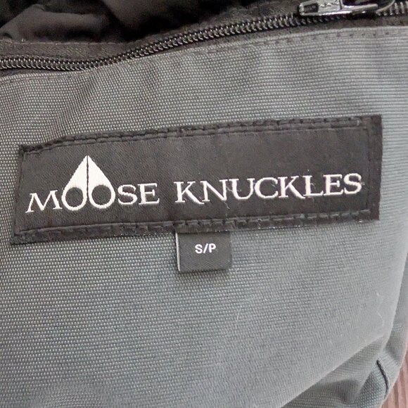 Moose Knuckles genuine parka with blue fox - Picture 5 of 12